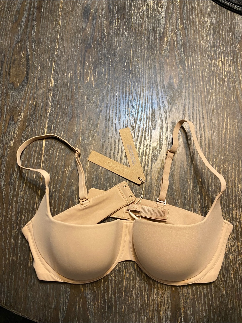 SKIMS Fits everybody lightly lined balconette clay 36A NWT Bra crease in pads